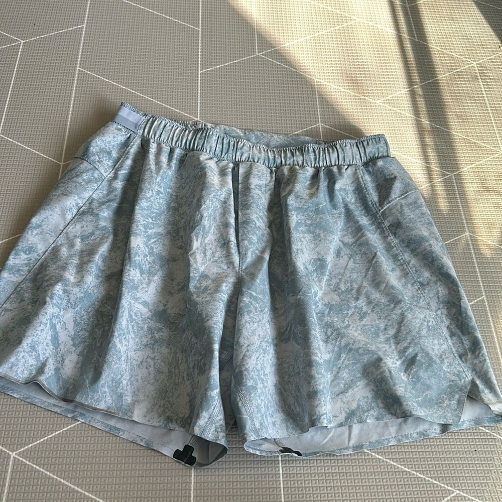 Lululemon size Small Shorts